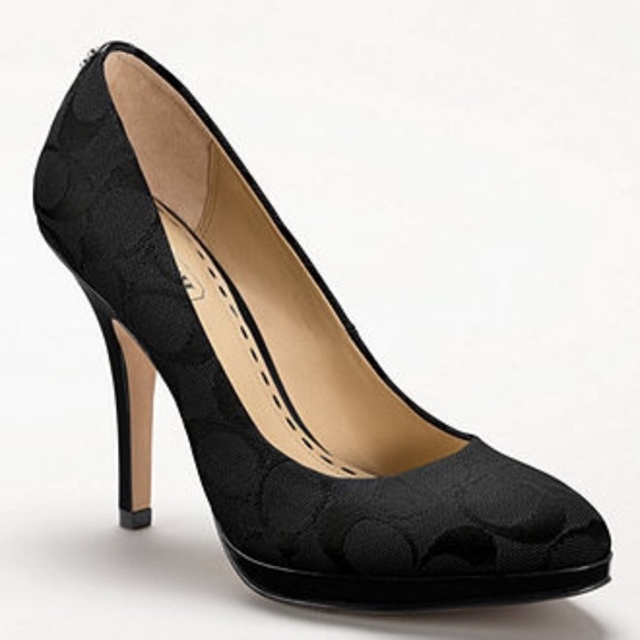 coach signature pumps